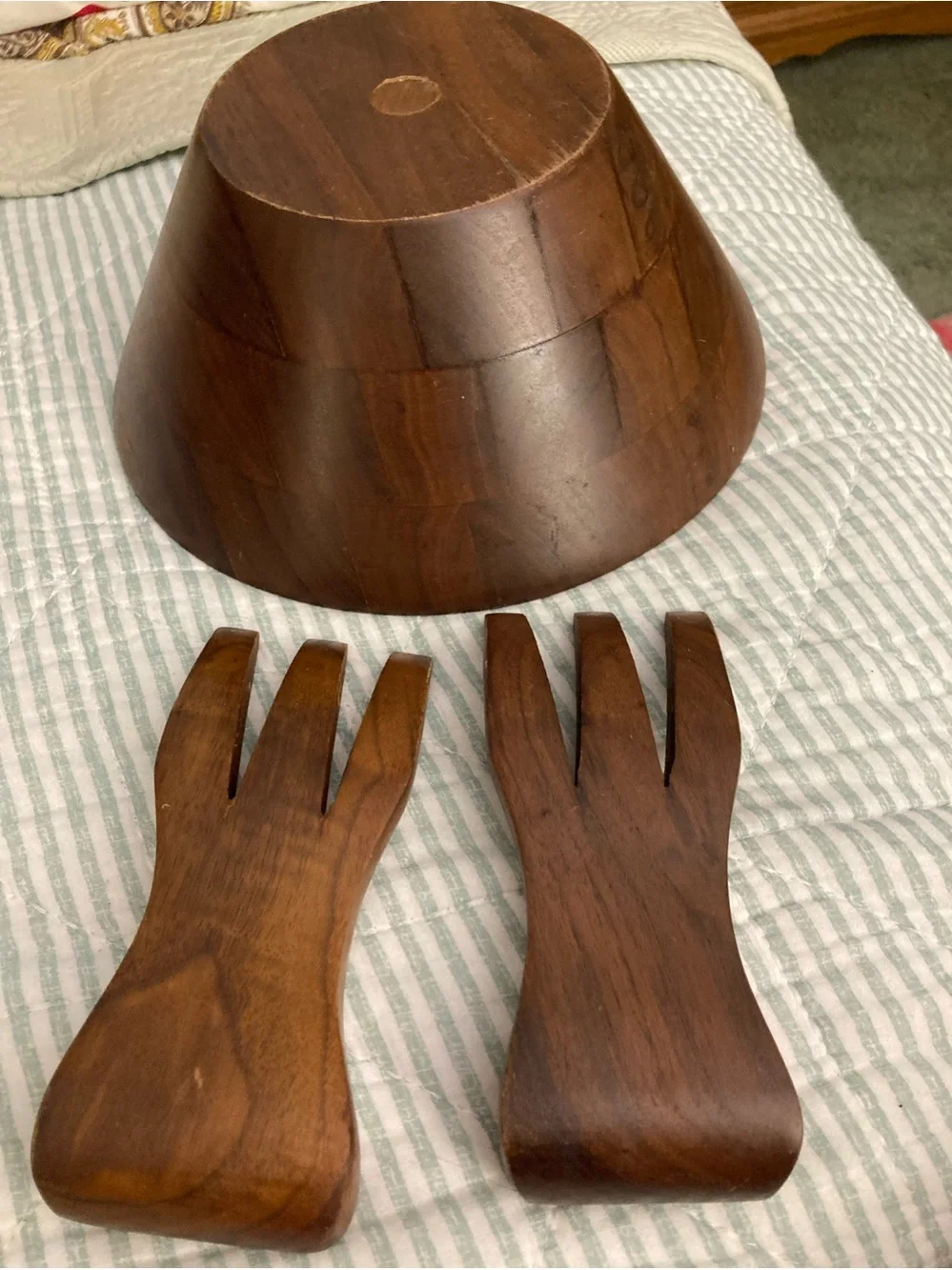 Acacia Wood Salad Bowl + Hands feature Curved Ergonomic Design for Tossing